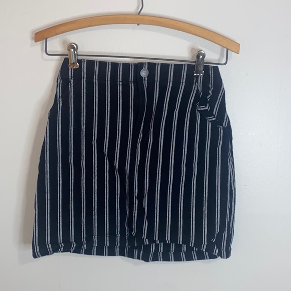 Hollister Dresses & Skirts - 🎈Adorable Mini Holister skirt with pockets!